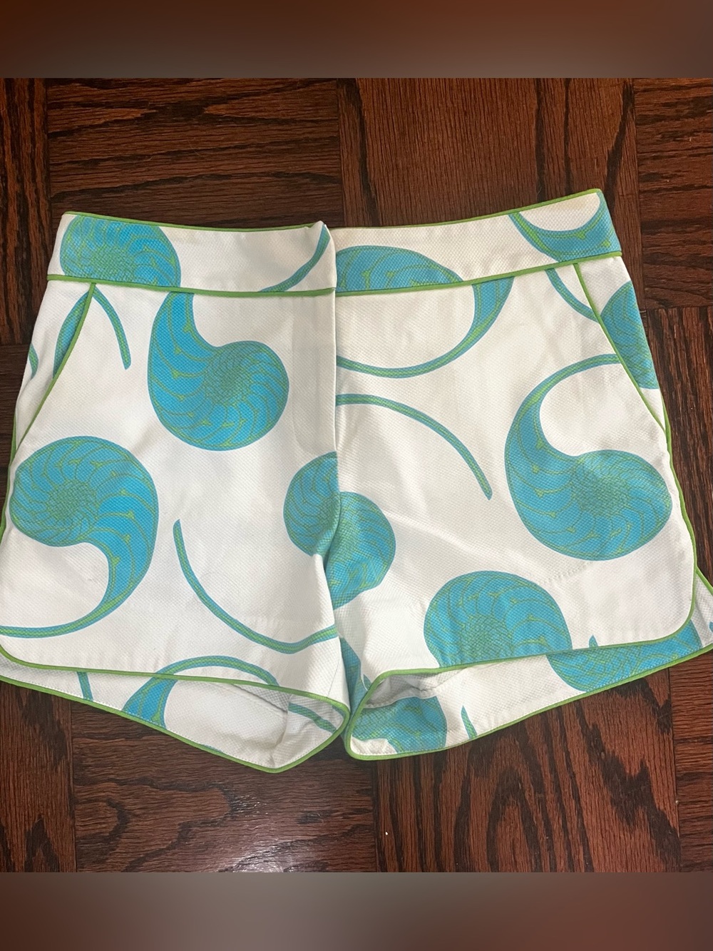 Elizabeth McKay White Shorts with Turquoise Seashell Print and Lime Piping  10